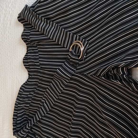 2/$30 Jennifer Lopez Striped Capri Pants - Picture 7 of 7